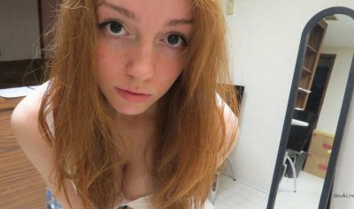 Сняла на камеру, как подружка мастурбирует