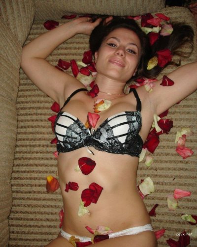 Романтическая фотосессия милфы у себя дома