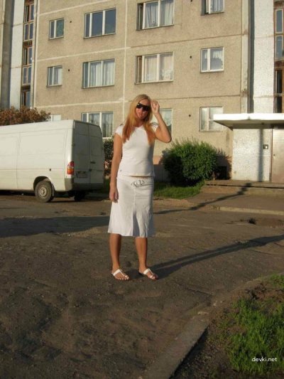 Экспериментирует с лубрикантом своей партнерши