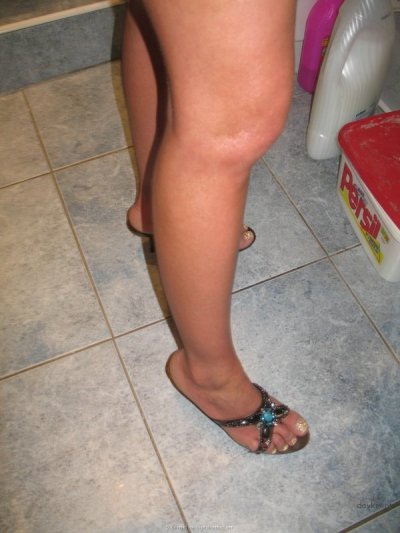 Красотка сняла одежду и сделала минет