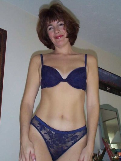 Интимные игры опытной леди: домашнее порно для взрослых