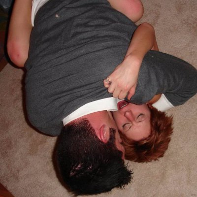 Трахается со супругом и другом