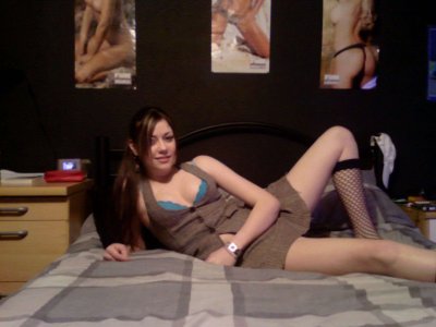 Развратница сосет большой член без одежды