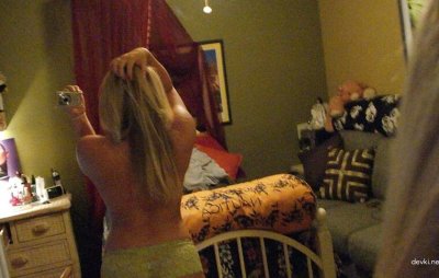 Фотки голой красавицы - горячие снимки без лифчика