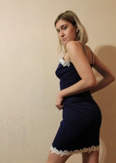 Сексапильная подружка не может остановиться страстно позировать перед объективом