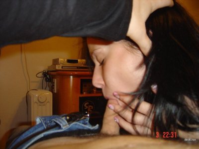 Чика сосет хуй и ебется