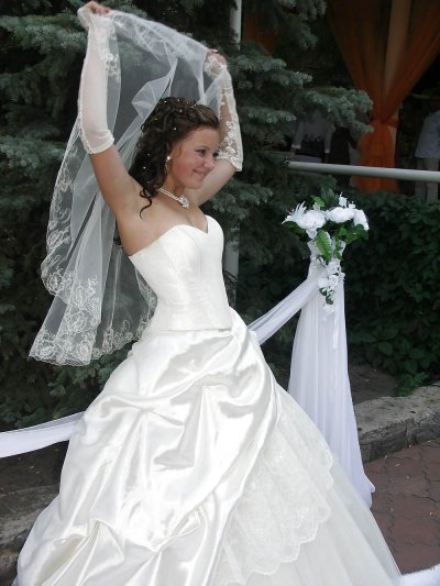 Пикантные снимки свежеиспеченной супруги после свадьбы