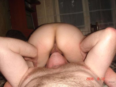 Нежно ласкает интимные места своей любовницы!