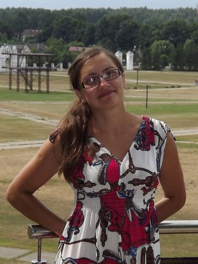 Развратная красотка с кустистой мошонкой готова к горячему интиму