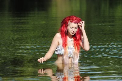 Знойная панк-красавица с ярким образом и неудержимым нравом