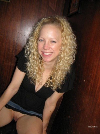 Девушка без нижнего белья - сексуальный фрик-шоу