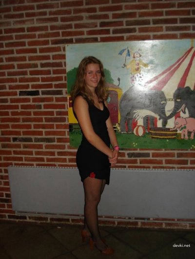 Сексуальная рыжая красотка наслаждается домашним трахом на частных фотографиях