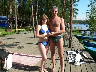 Зрелая пара наслаждается сексуальными играми и фотосессией для своего удовольствия