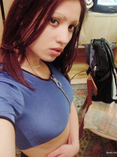 Девушка показала свои прелести