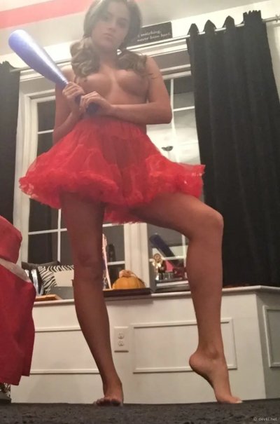 Заводная красотка с шикарной внешностью и огонь-фигурой!