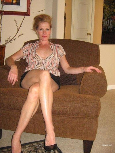 Девушка разгорячилась и готова к увлекательным приключениям!