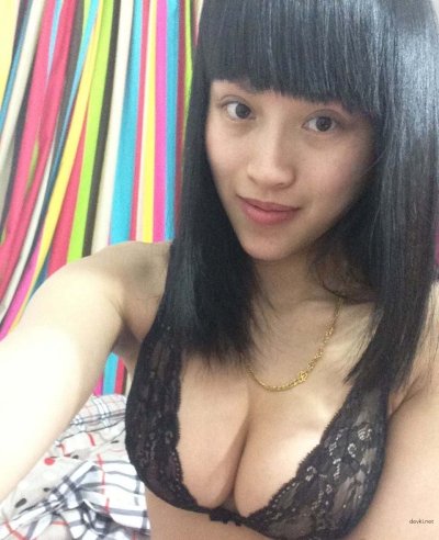 Очаровательные и провокационные снимки юной дамы