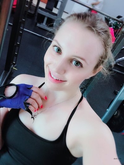 Откровенные снимки фитнес-модели: домашнее фото соблазнительной дамы