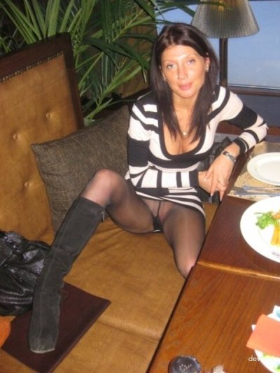 Зрелая милфа с сочной попой всё ещё хочет ебаться