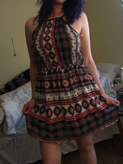 Пышка демонстрирует свои аппетитные изгибы для вашего удовольствия