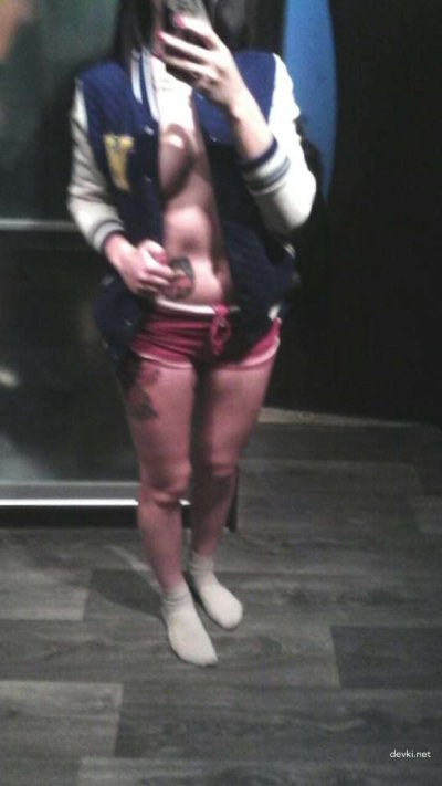 Сексуальное видео с горячей красоткой и привлекательной попкой