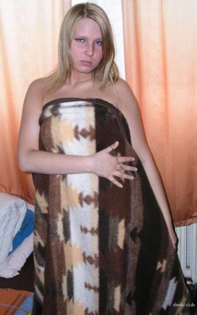 Секретный сейф с интимными фото пышной красотки