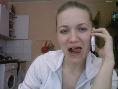 Шикарная штучка показывает свои прелести парню в видеочате