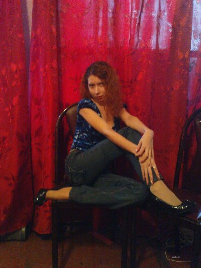 Девушка показывает интимные места на камеру