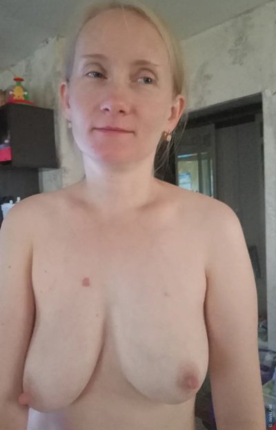 Ненасытная красотка обожает делать минет с удовольствием