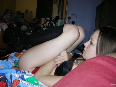 Отсасывает толстый болт и занимается сексом