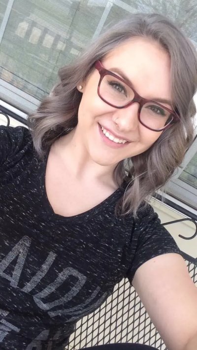 Фото голой блондинки в очках без одежды - горячая штучка!