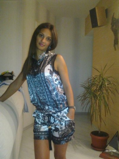 Сексуальная арабская красотка показывает свои прелести на фото для взрослых