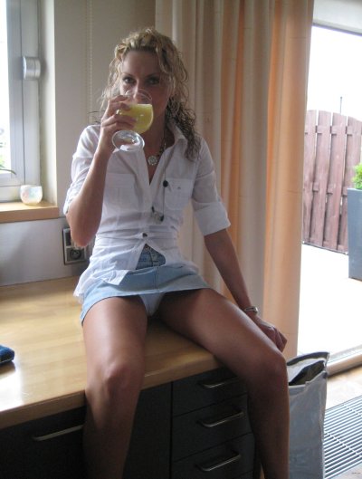 Горячая кудрявая белокурая трахается - наслаждайтесь!