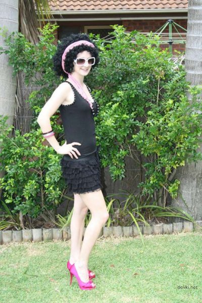 Вызывающий стриптиз от горячей подружки