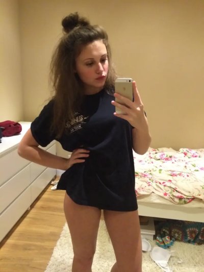 Обнаженная красотка и изысканные страсти