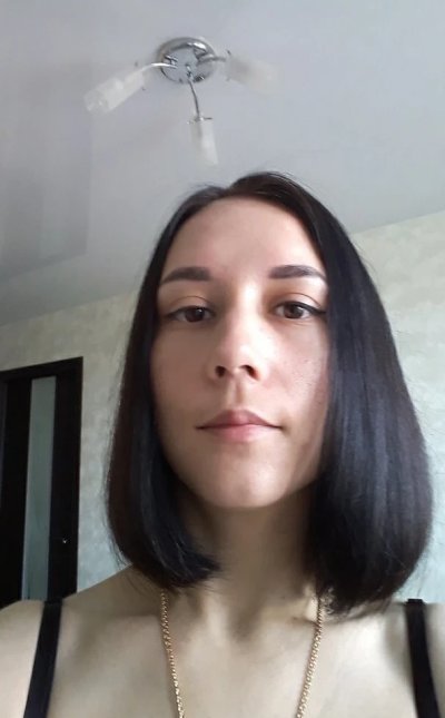 Жгучая шатенка Аня разделась до гола!