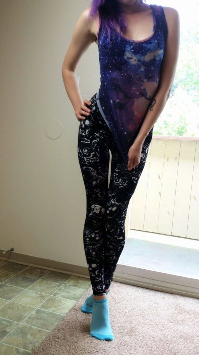 Обнаженная красавица без трусиков, готовая поразить воображение!