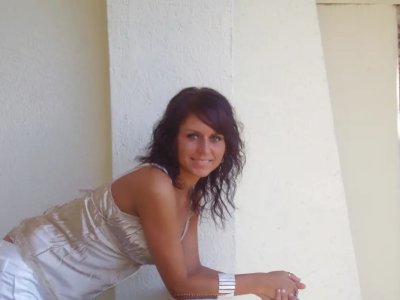 Девушка отсосала член парню - горячее видео!