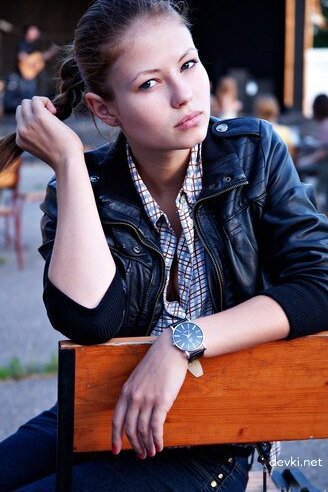 Слив из инсты: голая тёлка в селфи дома