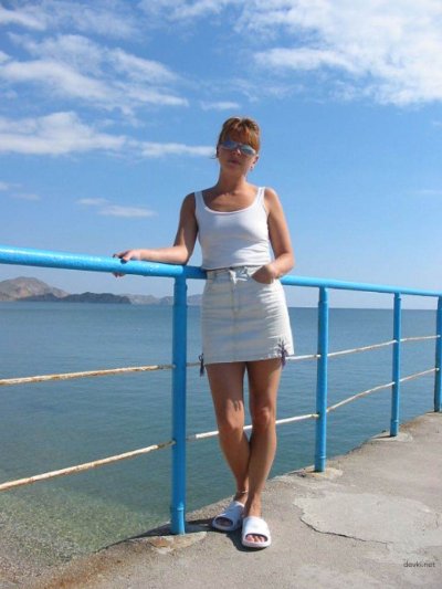 Зрелая женщина готова к откровенной фотосессии