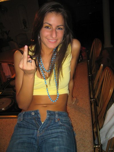 Спустил на живот красотки