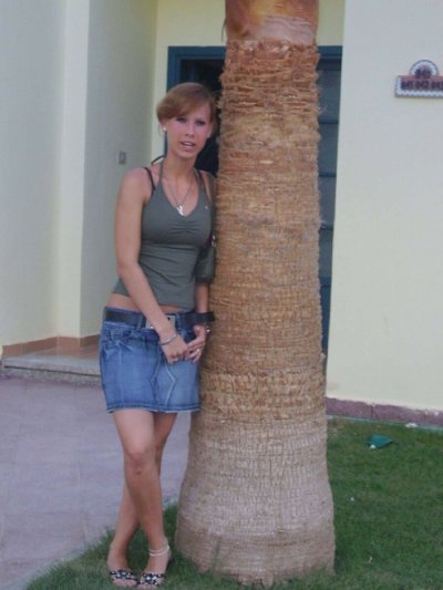 Искусные снимки привлекательной молодой леди