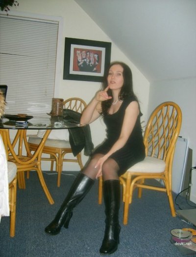 Парень наслаждается лаской киски своей девушки