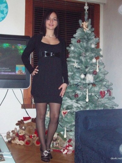 Пикантная девушка разделась догола и показала свое голое тело!