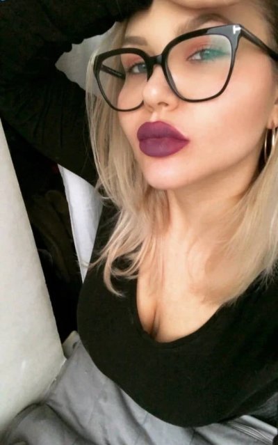 Привлекательная и пошлая