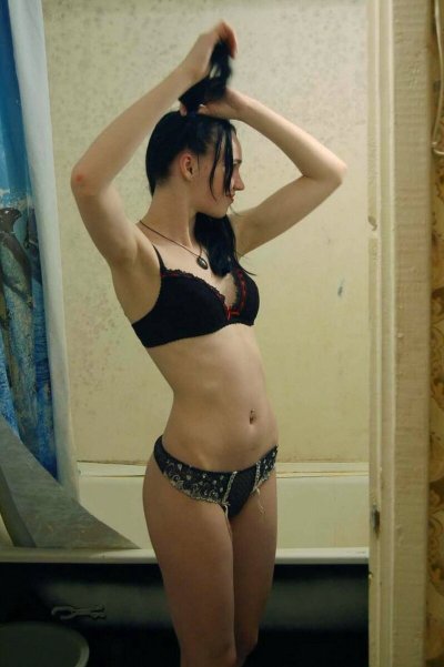 Жесткое видео с похотливой темноволосой красавицей