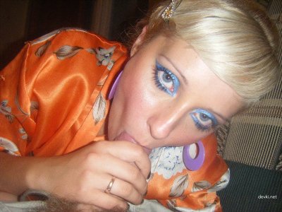 Секси дама и её заводные уста