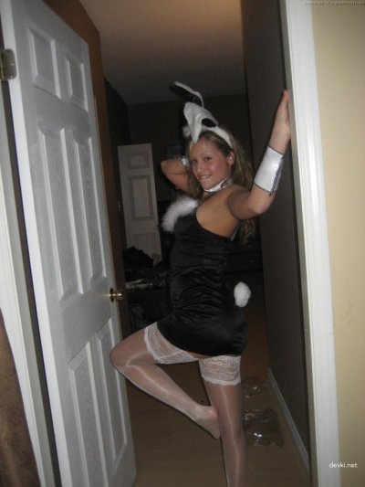 Шаловливая крошка сосет большой "дружок"