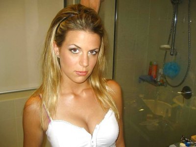 Сосет другу в честь его достоинства