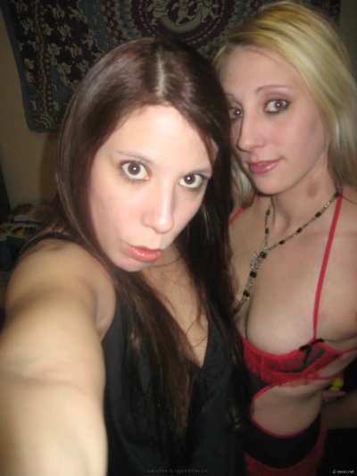 Начало интимной фотосессии без верхней одежды